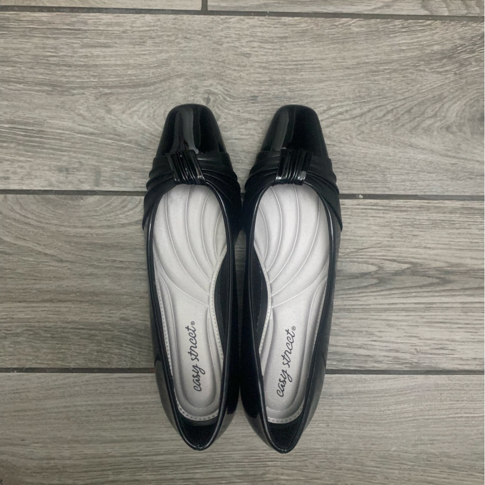 Easy Street kitten heels